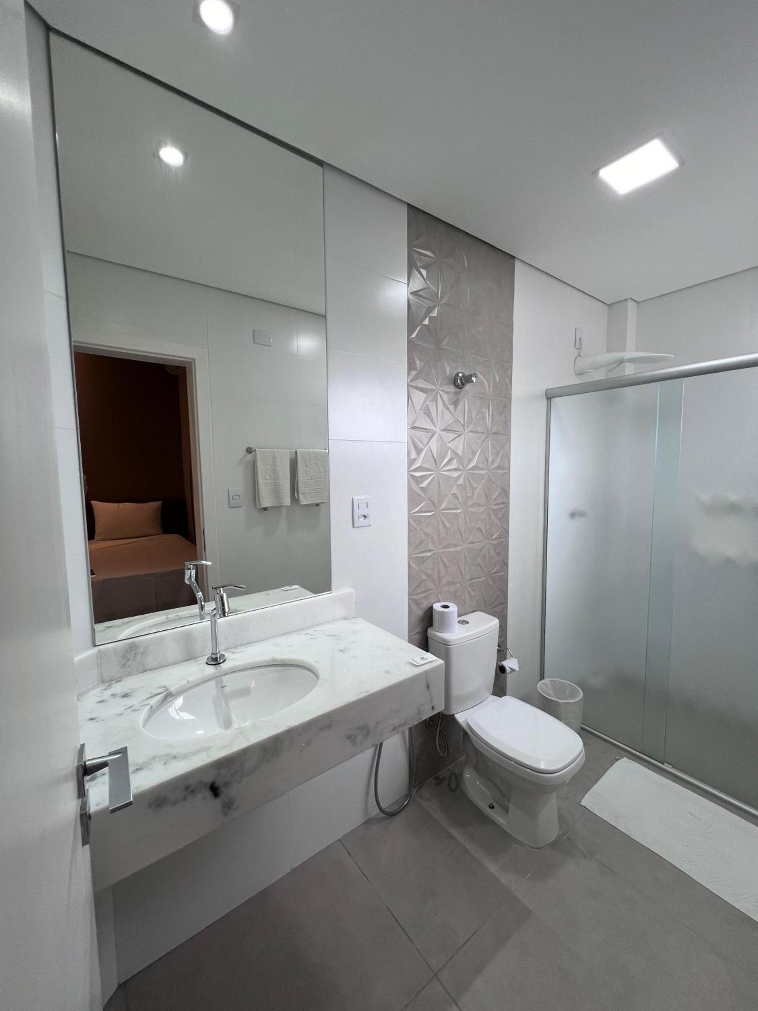Regis Ii Hotel *